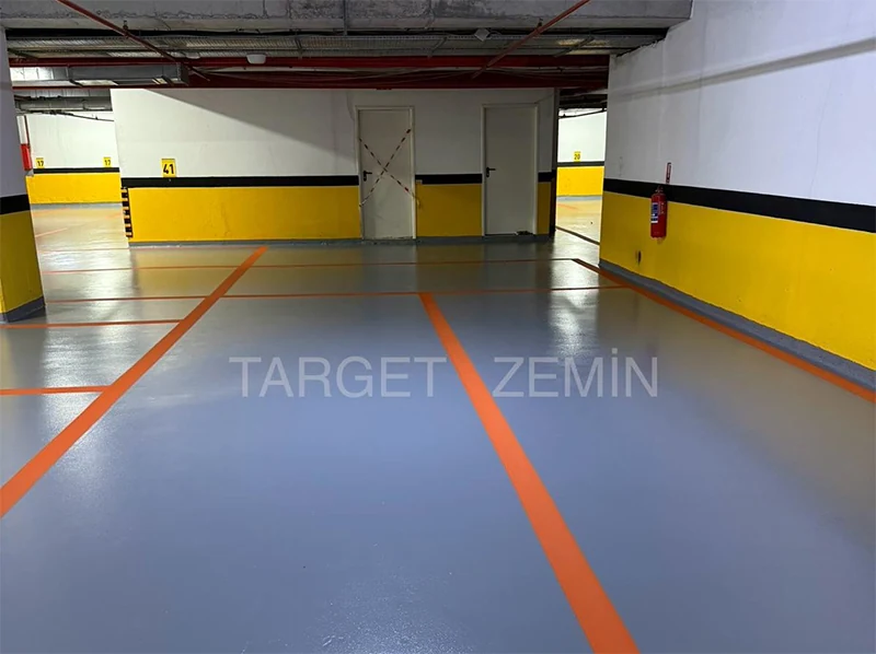 Sarı kolon korumalı otopark zemini