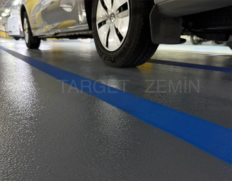 Gri epoksi zeminli kapalı otopark