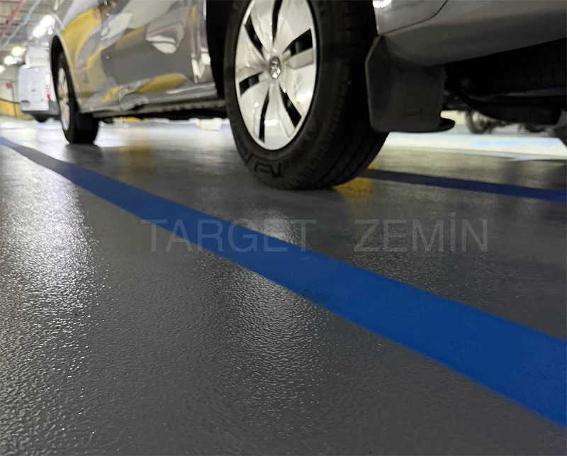 Gri epoksi kaplamalı otopark genel görünümü